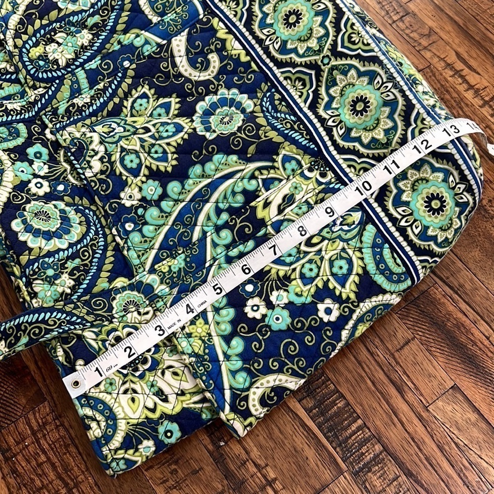 Vera Bradley Tote Bag Cloth Quilted Floral Blue and Green with zipper closure - Picture 13 of 15